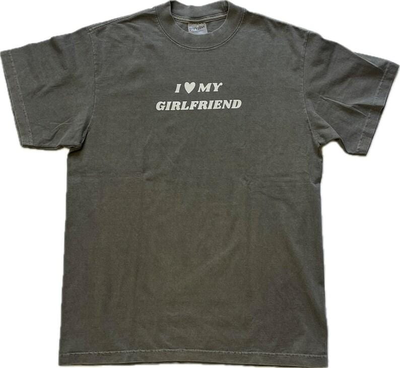 Comfort Colors – Ich liebe meine Freundin T-Shirt, Geschenk für ihn, Geschenk für sie, Ich liebe Shirt, Ich liebe Shirt, Herren-T-Shirt mit Rundhalsausschnitt, klassisches Modell, lässiger Kragen 