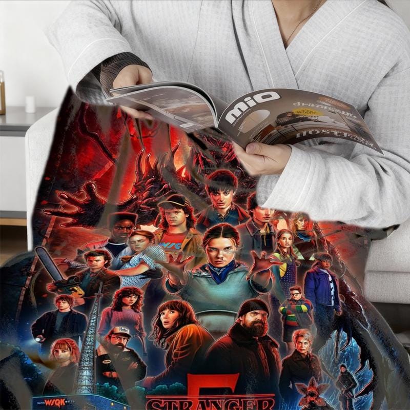 Stranger Things Staffel 5 Flanelldecke, groß, weich, leicht und warm, perfekt für Bett, Sofa, Büro, Camping, Reisen, Weihnachts- und Wintergeschenk