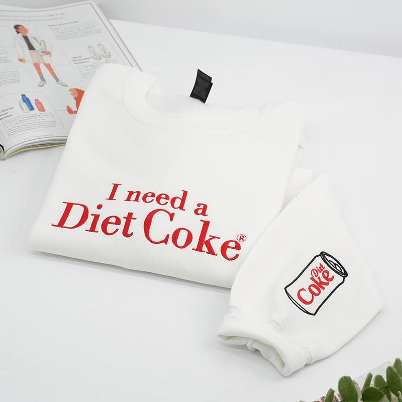 Witziges Sweatshirt mit Stickerei „Ich brauche eine Diät-Cola“ – Sarkastischer Rundhalsausschnitt für Koffeinliebhaber und Meme-Fans 