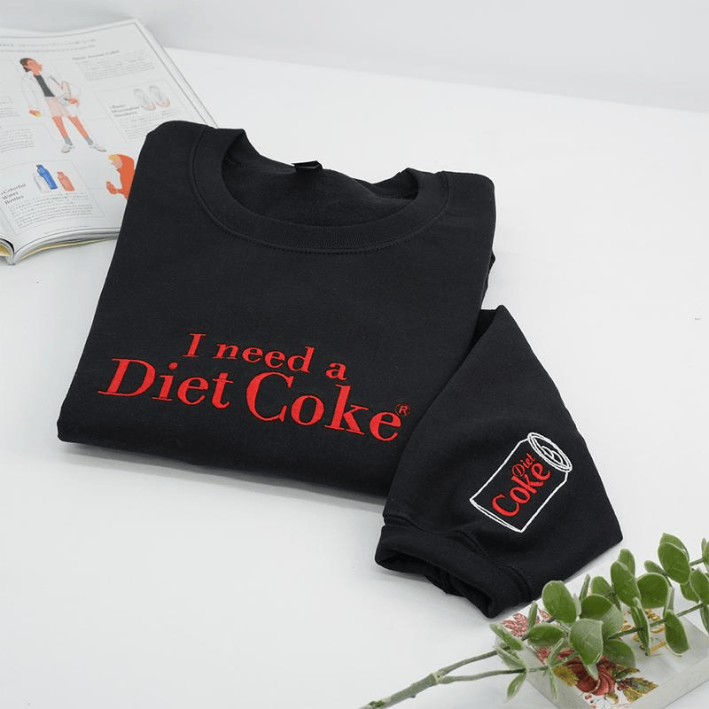 Witziges Sweatshirt mit Stickerei „Ich brauche eine Diät-Cola“ – Sarkastischer Rundhalsausschnitt für Koffeinliebhaber und Meme-Fans 