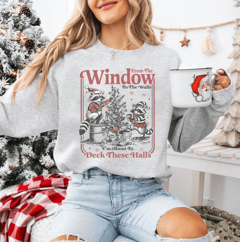 „Vom Fenster bis zur Wand“-Shirt, Lustiges Waschbär-Weihnachtsshirt, „Vom Fenster bis zur Wand“-Shirt 