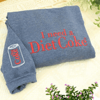 Witziges Sweatshirt mit Stickerei „Ich brauche eine Diät-Cola“ – Sarkastischer Rundhalsausschnitt für Koffeinliebhaber und Meme-Fans 