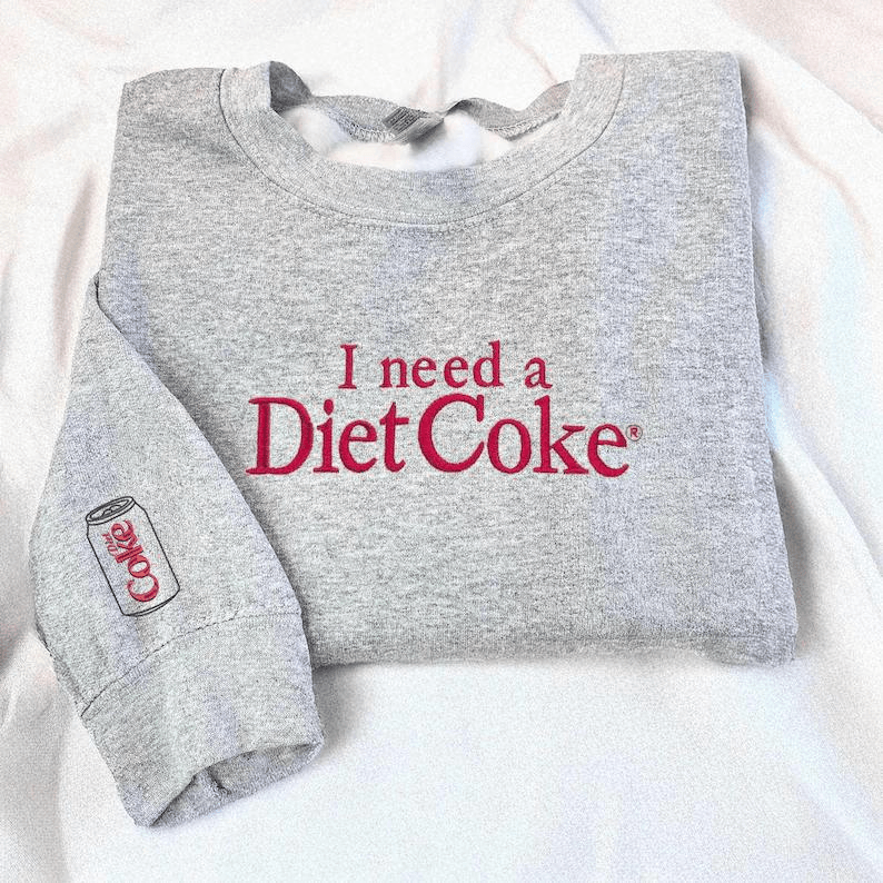 Witziges Sweatshirt mit Stickerei „Ich brauche eine Diät-Cola“ – Sarkastischer Rundhalsausschnitt für Koffeinliebhaber und Meme-Fans 