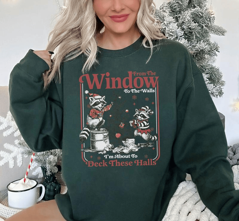 „Vom Fenster bis zur Wand“-Shirt, Lustiges Waschbär-Weihnachtsshirt, „Vom Fenster bis zur Wand“-Shirt 
