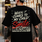Wenn es um mein Kind geht, werde ich in meinem Polizeifoto-Shirt lächeln - Version 2