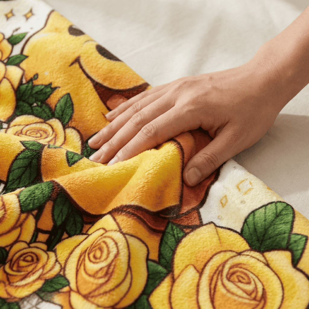 DISNEY CLASSIC Winnie the Pooh & Tigger Floral Throw Blanket