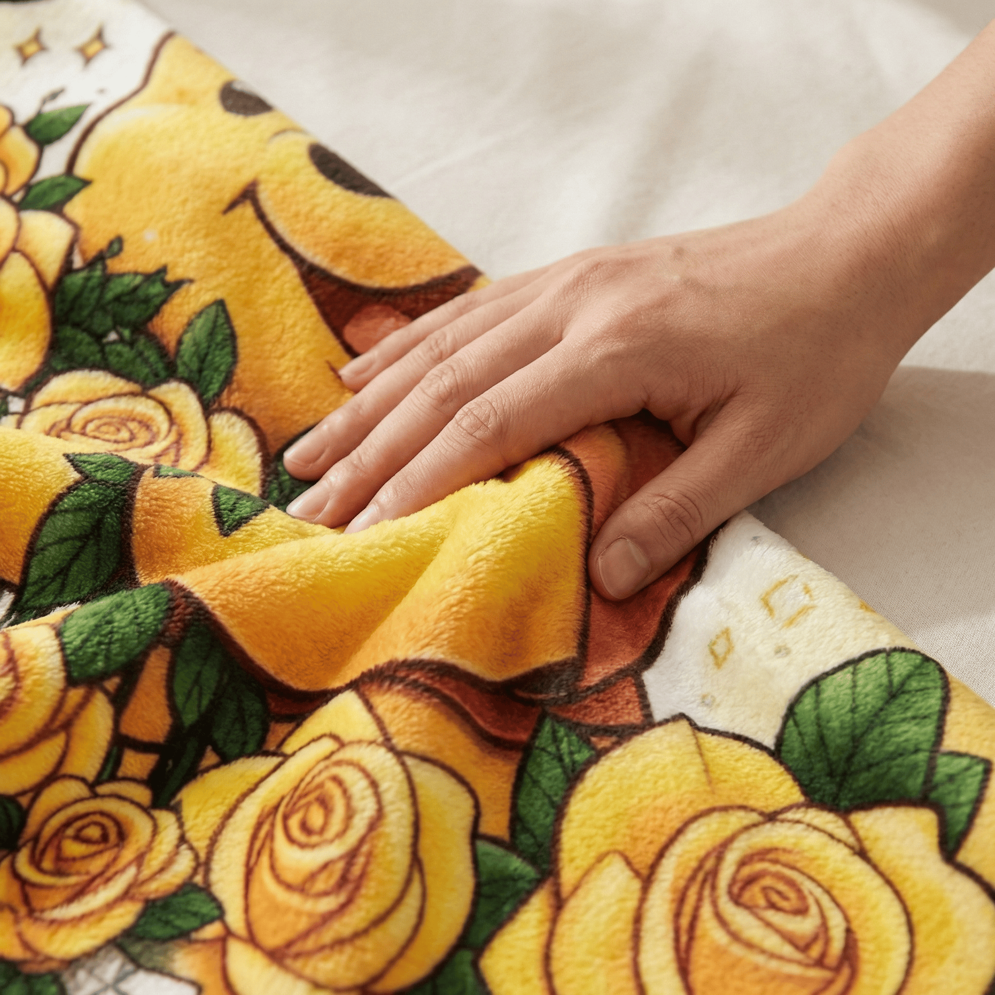 DISNEY CLASSIC Winnie the Pooh & Tigger Floral Throw Blanket