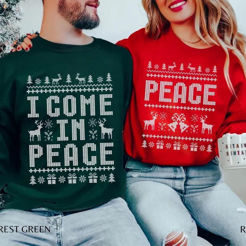 Witzige, kitschige Weihnachtspullover für Paare, süße Partner-Outfits für die Feiertage und der „I Come in Peace“-Sweatshirt für festlichen Style 