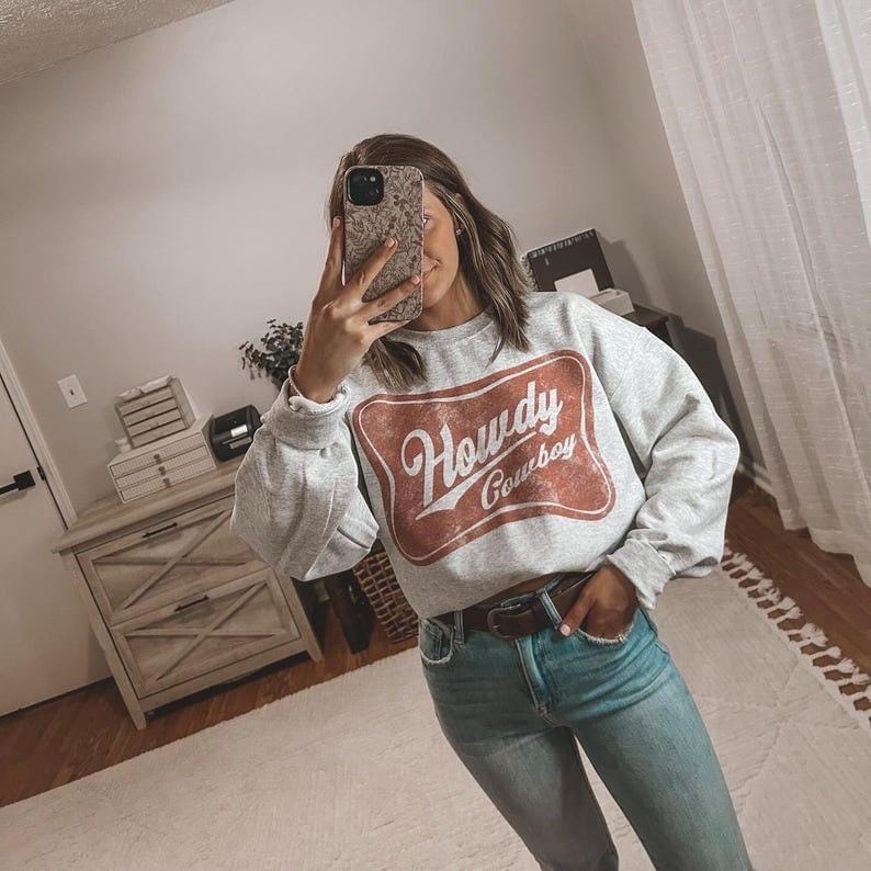 Howdy Cowboy Rundhals-Sweatshirt, Howdy Western Sweatshirt, Yee Haw Pullover, Cowgirl-Shirt, Country Cowboy T-Shirt, Southern Howdy Shirt, Westernkleidung Geschenk für sie Cowgirl 