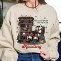 T-Shirt „Er sieht, was du liest“, Sweatshirt „Weihnachtsmann liest düsteren Liebesroman“, lustiger Weihnachtshoodie für Bücherwürmer, Geschenk für Liebhaber erotischer Bücher, für Fans pikanter Bücher 